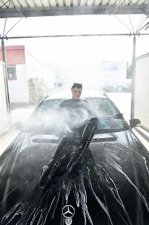 Car wash - enjoy the water without a gasmask!