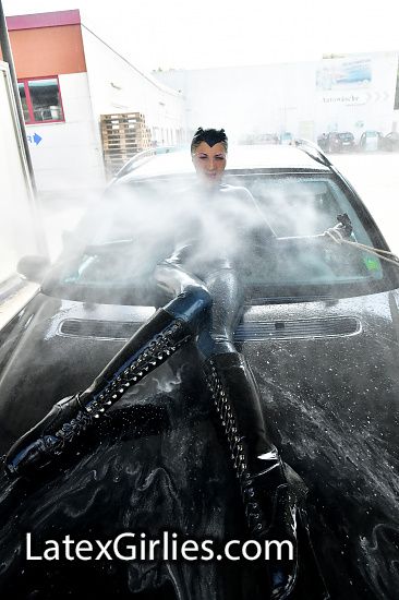 Car wash - enjoy the water without a gasmask!