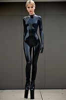 Rubbergirl Mia