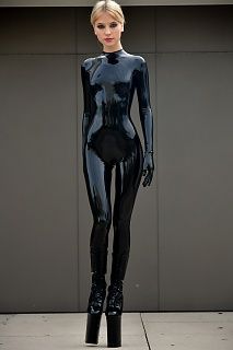 Rubbergirl Mia